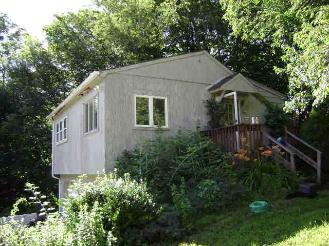 Building photograph for 46 CRANE LN